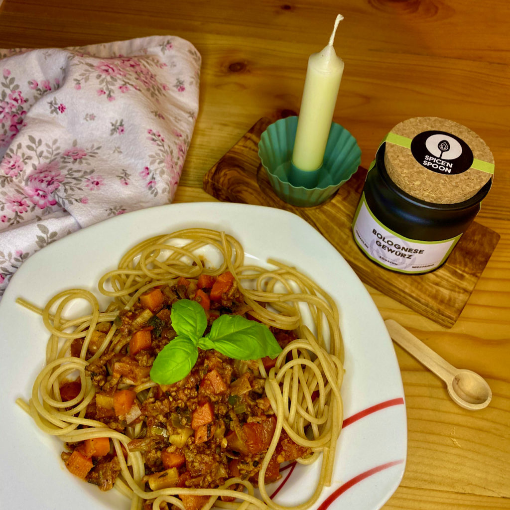 Spaghetti Bolognese klassisch mit Hack & Suppengrün Spaghetti Bolognese klassisch mit Hack & Suppengrün