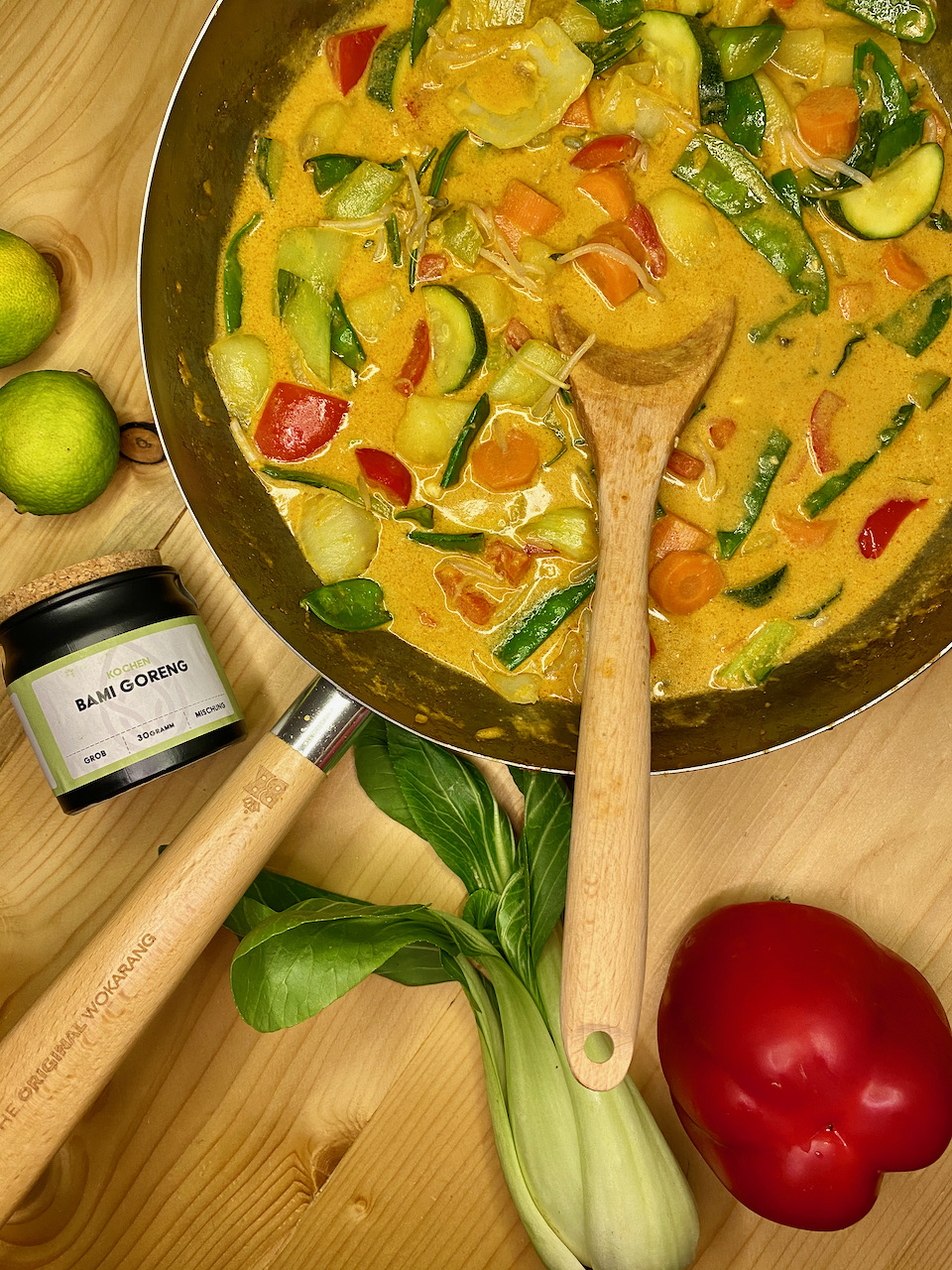 Vegetarisches Thai Curry mit Kokosmilch - Spice &amp; Spoon