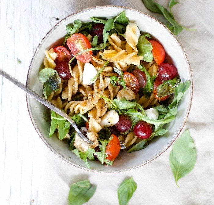Fruchtiger Caprese Nudelsalat Fruchtiger Caprese Nudelsalat